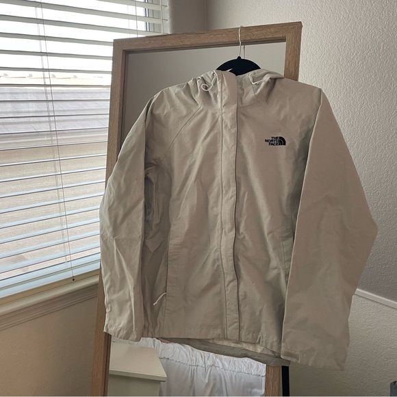 The North Face DryVent Waterproof Jacket - Picture 2 of 9